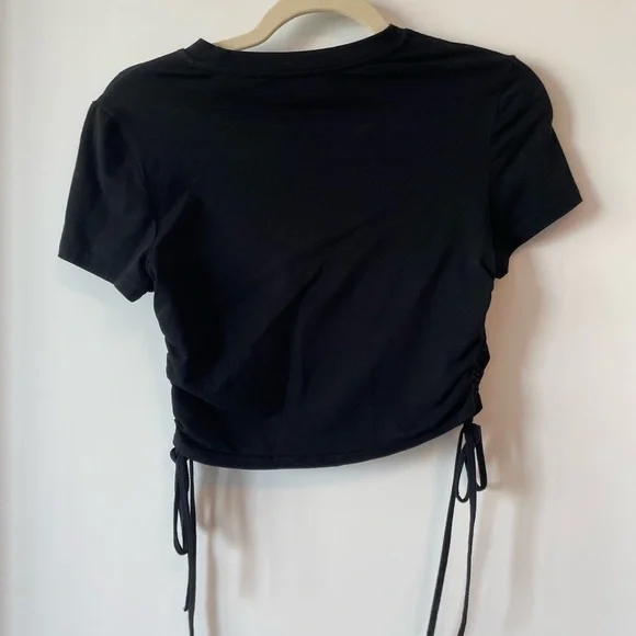 crop top - Picture 2 of 2